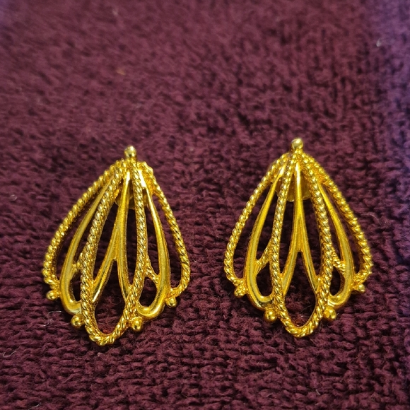 Avon Jewelry - Vintage 80's Avon Elegant Gold Earrings